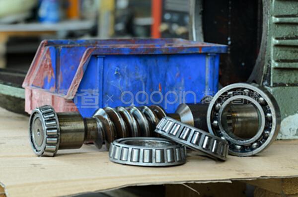 齒輪箱與軸承 精密傳動系統的核心組件